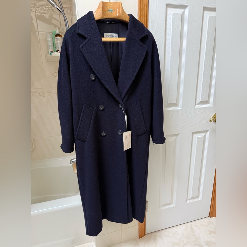 MaxMara Women's Navy Virgin Wool Coat brand new with tag